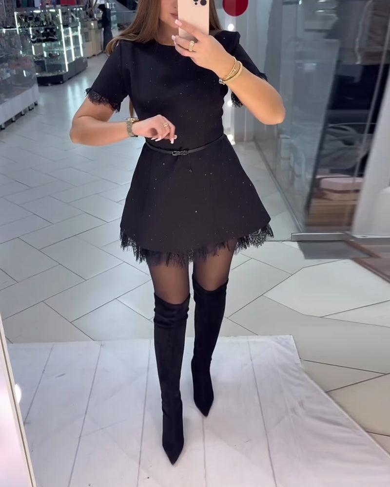 Robe En Dentelle Scintillante À Manches Courtes Et Coupe A