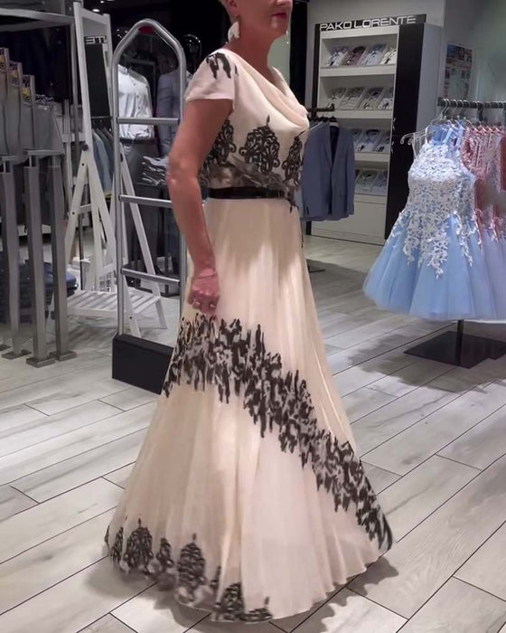 Robe élégante plissée à imprimé vintage