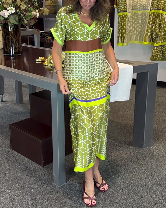 Robe longue imprimée contrastée à manches courtes et col en V