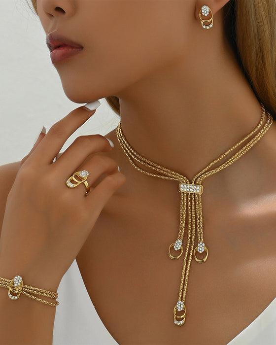 Ensemble collier et boucles d'oreilles simples