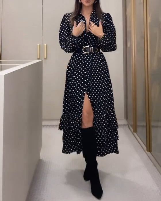 Robe à pois tendance avec fente boutonnée et volants