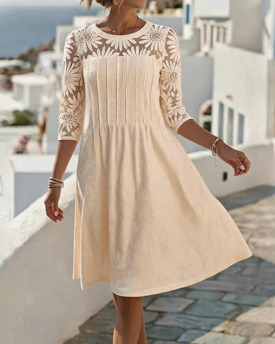 Robe Col Rond Dentelle Patchwork Gaufré