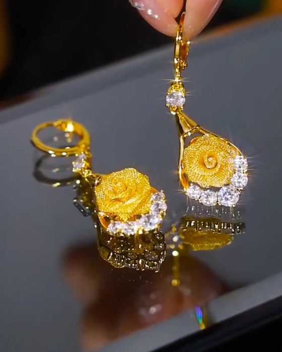 Boucles D'oreilles En Maille Élégantes À Motif De Rose