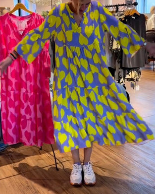 Robe imprimée à motif coeur et col en V