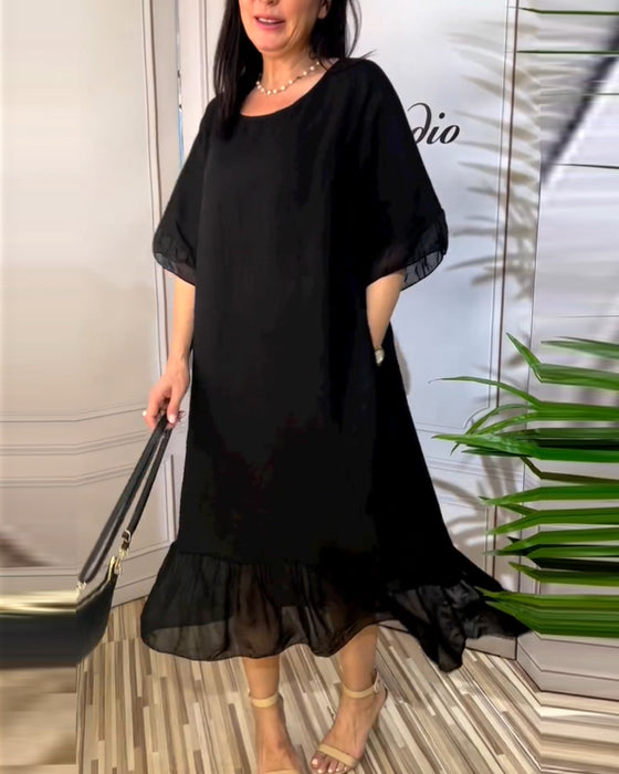 Robe fluide à empiècements et manches courtes