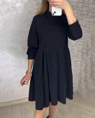 Robe unie plissée à col montant