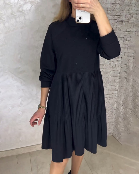 Robe unie plissée à col montant