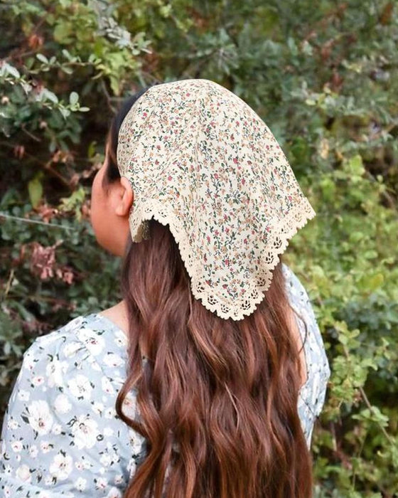 Petit Foulard Triangulaire à Fleurs