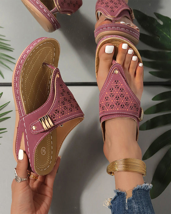 Sandales À Semelle Épaisse Ajourées À Bride Entre Les Orteils