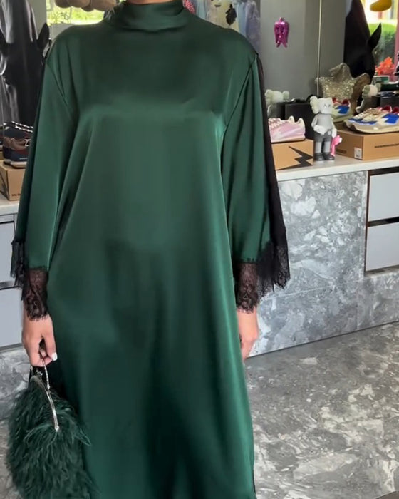 Robe À Col Haut Et Bord En Dentelle