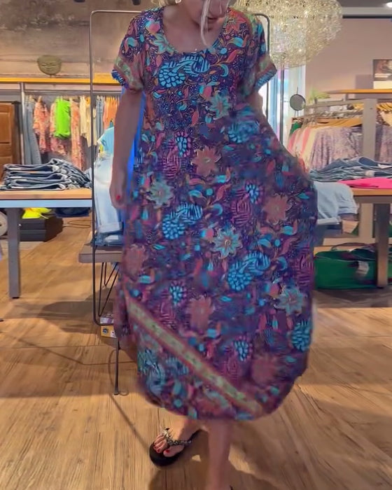 Robe longue imprimée à manches courtes et col rond