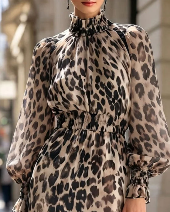 Robe Col Haut Léopard Taille Cintrée Volant