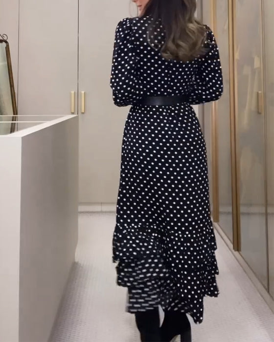 Robe à pois tendance avec fente boutonnée et volants