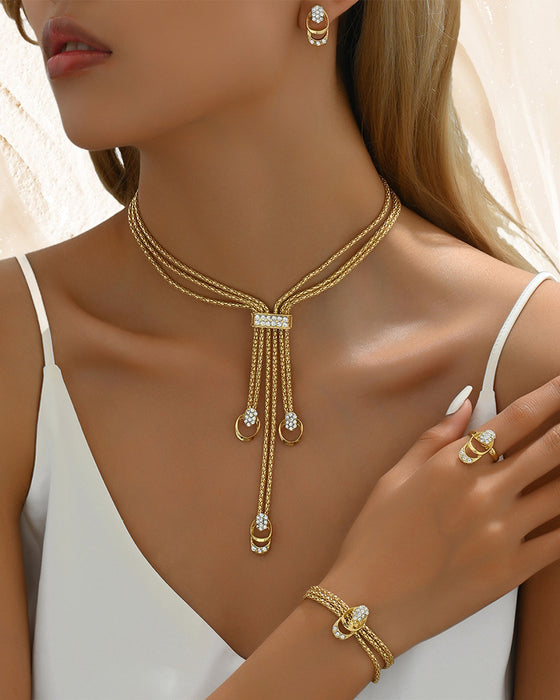 Ensemble collier et boucles d'oreilles simples