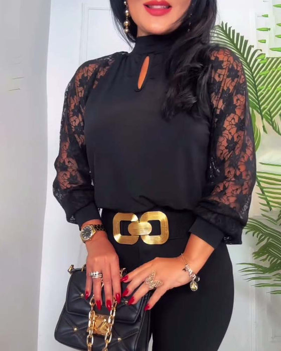 Haut de gamme en patchwork de manches en dentelle au crochet de couleur unie