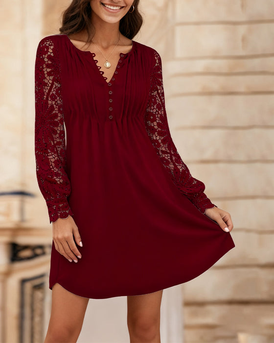 Robe Unie À Plissés Et Détails Patchwork