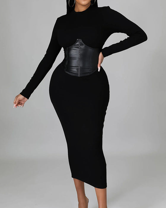 Robe Unie À Panneaux Et Coupe Ajustée