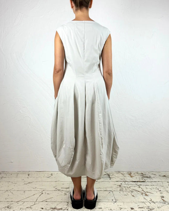 Robe bourgeon sans manches de couleur unie