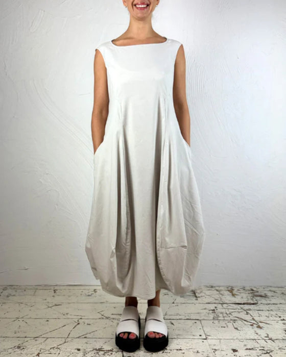 Robe bourgeon sans manches de couleur unie