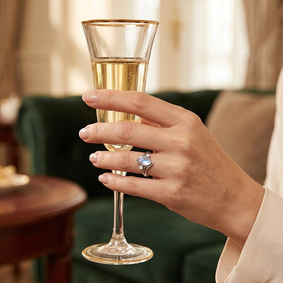 Bague géométrique en pierre de lune ovale