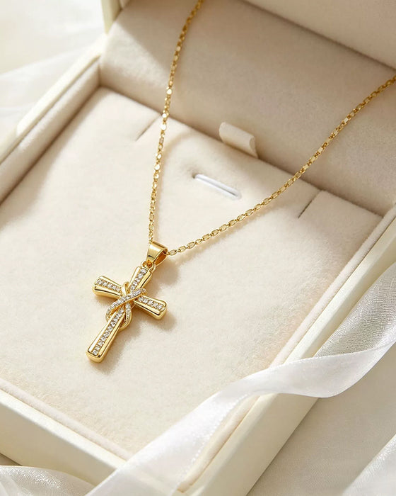 ✝️ Collier Femme avec Pendentif Croix Scintillant – Design Torsadé Élégant Pour Le Quotidien & Les Occasions Spéciales
