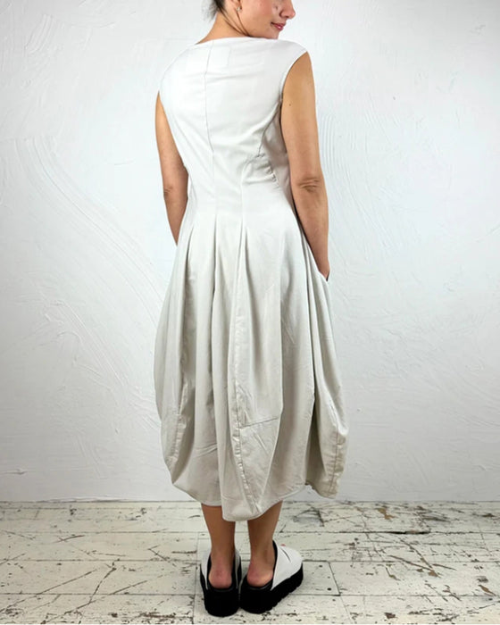 Robe bourgeon sans manches de couleur unie