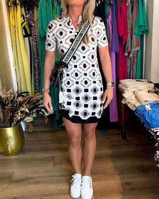 Robe imprimée à manches courtes et col en V