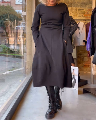 Robe trapèze à taille ronde et col rond de couleur unie