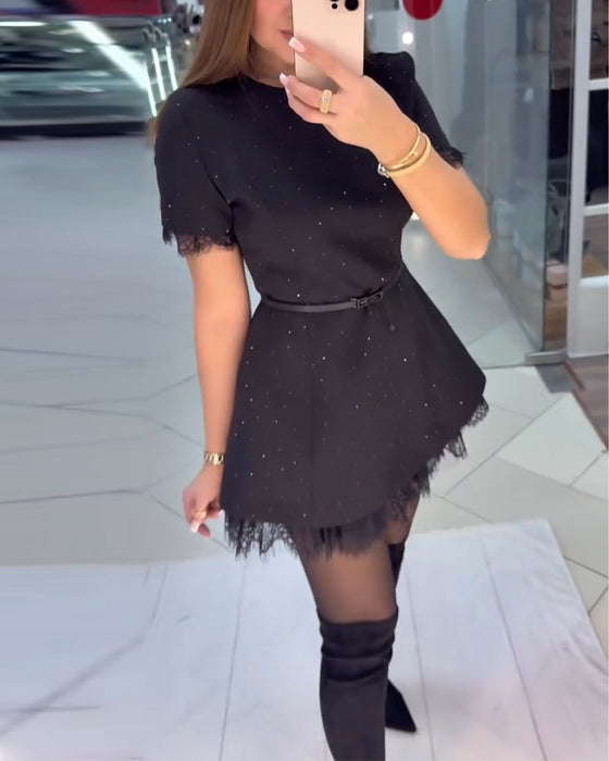 Robe En Dentelle Scintillante À Manches Courtes Et Coupe A