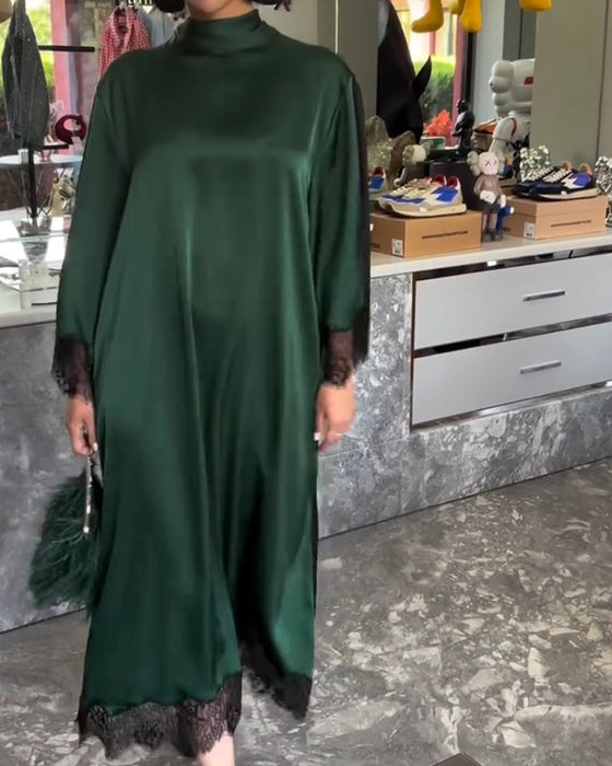 Robe À Col Haut Et Bord En Dentelle