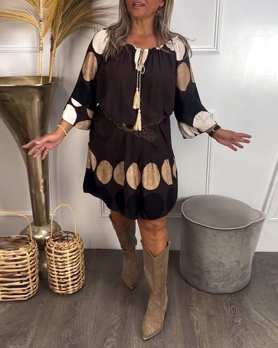 Robe Avec Caractéristiques Pois Et À La Mode