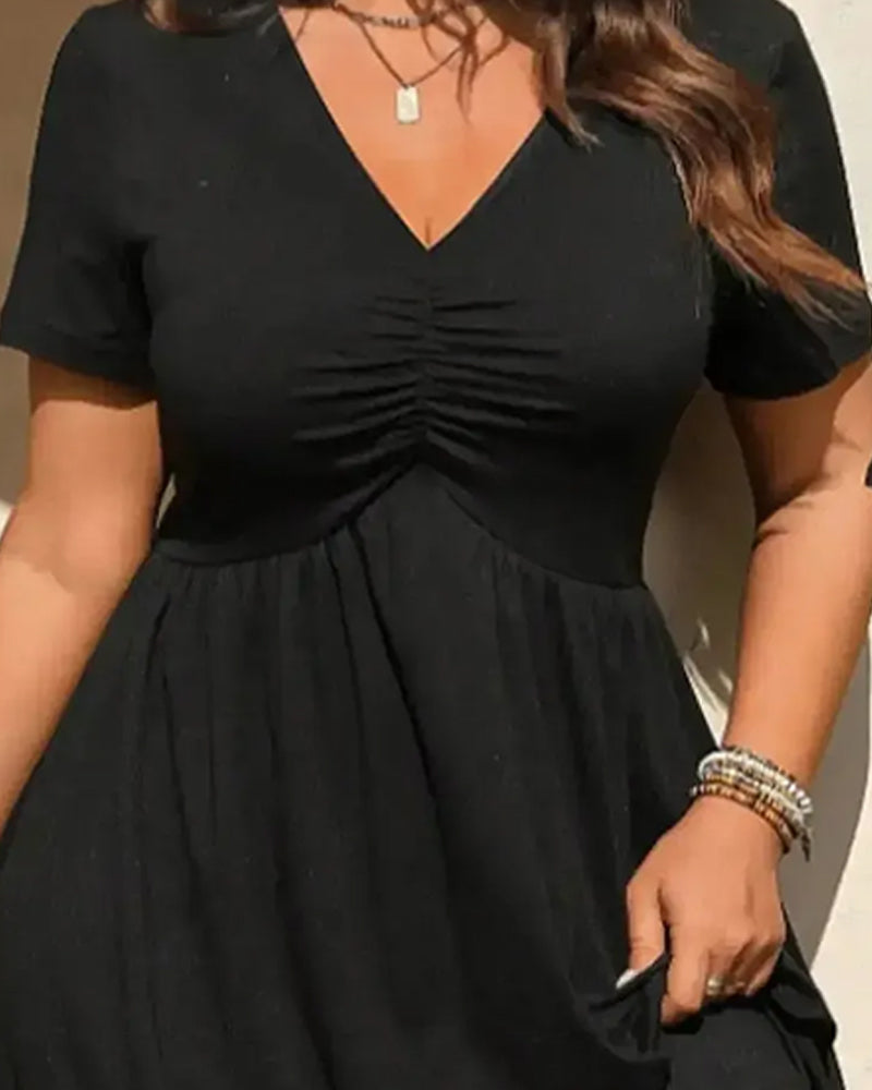 Robe Col En V Froncée Manches Courtes Évasée
