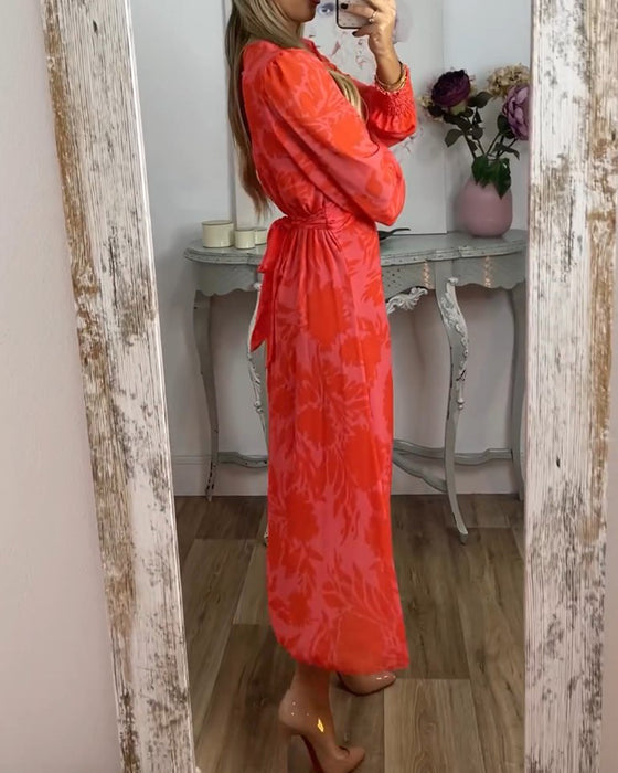 Robe avec col en V et taille cintrée