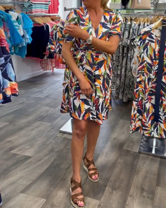 Robe imprimée à manches courtes et col en V