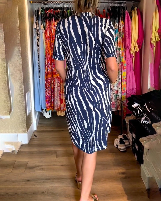 Robe col V à poches imprimées contrastées