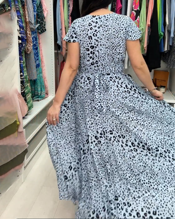 Robe à manches courtes et col en V