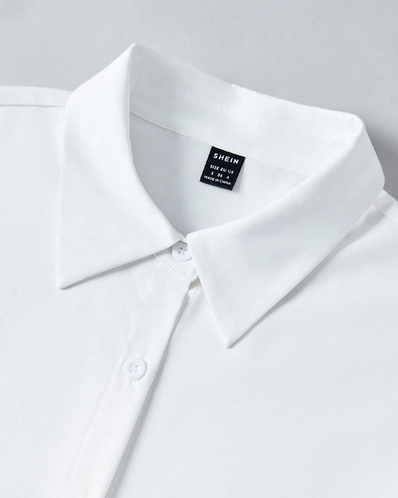 Chemise unie à volants et revers