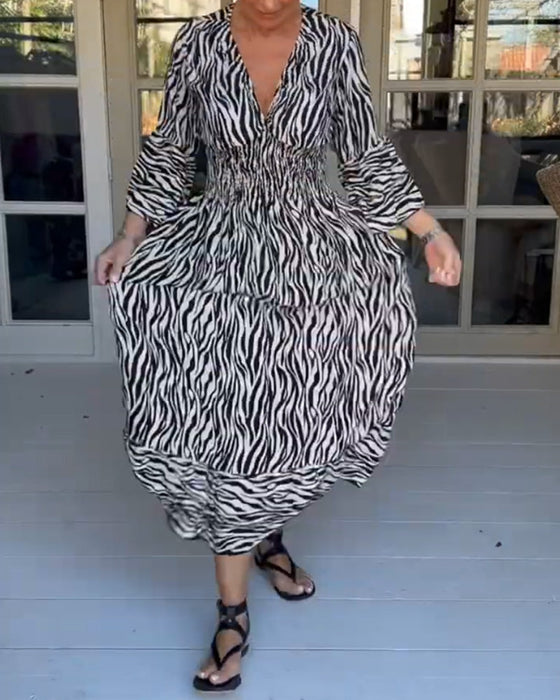 Robe rayée à encolure en V