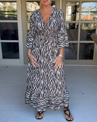 Robe rayée à encolure en V