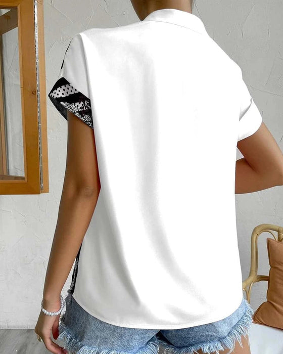 Chemisier à imprimé floral à empiècements avec bouton et manches courtes