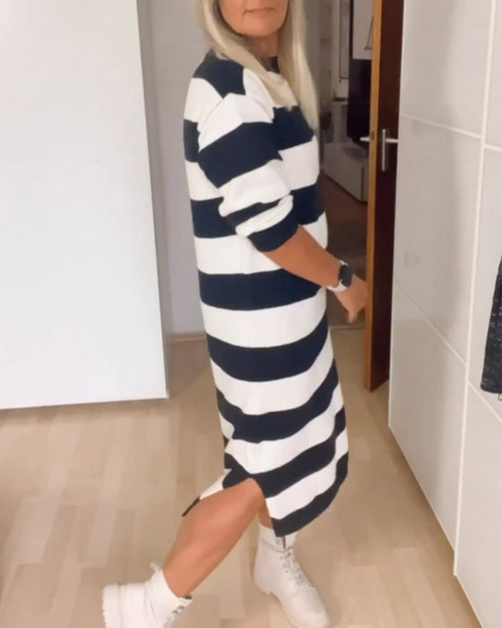 Robe rayée à col rond