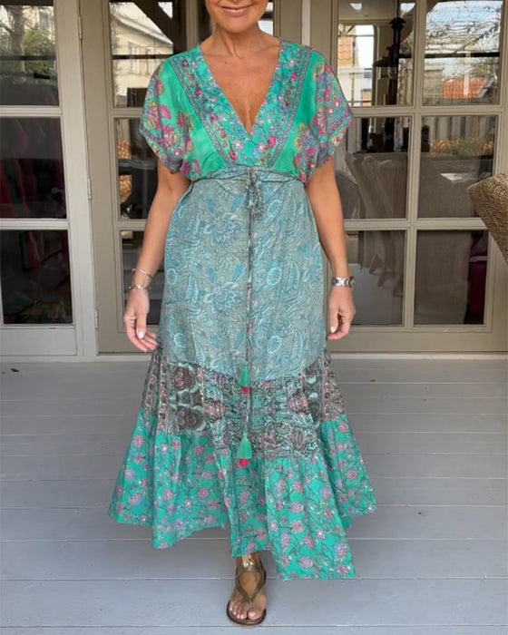 Robe élégante nouée à col en V imprimée