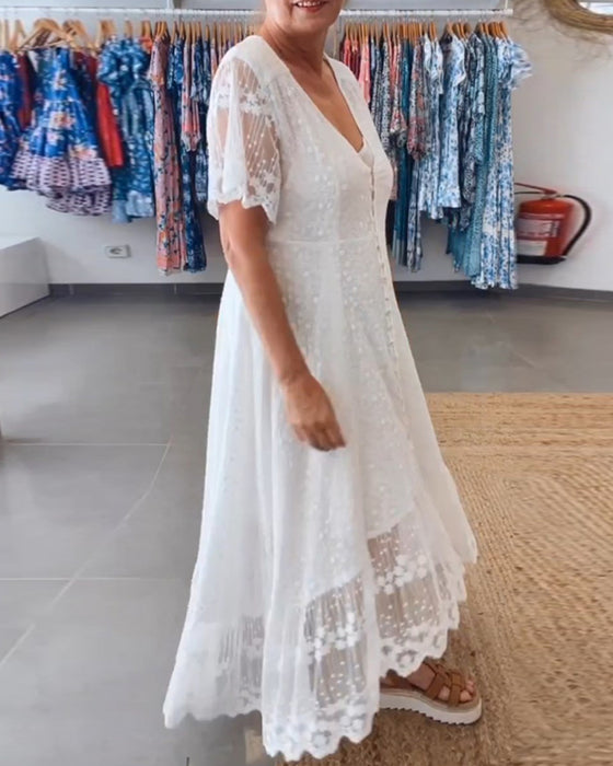 Robe fluide boutonnée en V profond