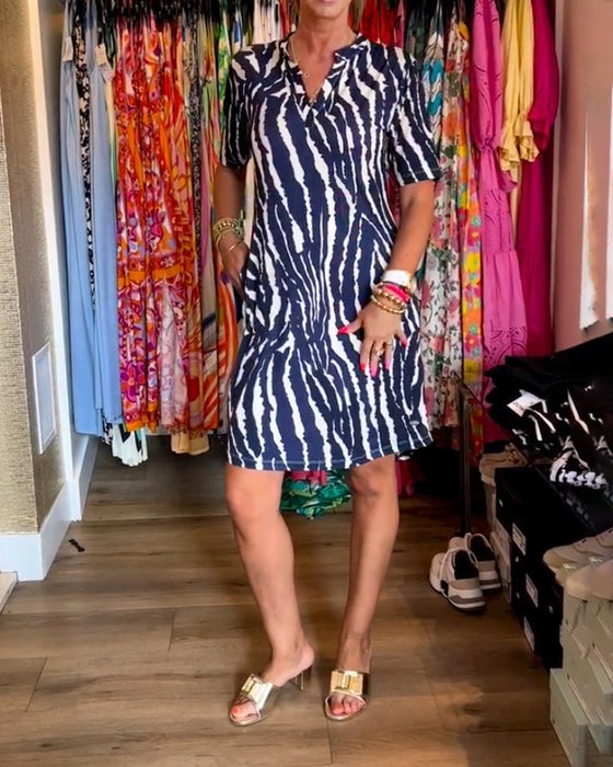 Robe col V à poches imprimées contrastées