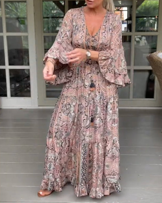 Robe à manches volantées et col V