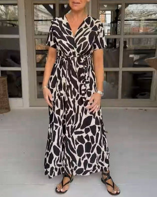 Robe à manches courtes avec col en V