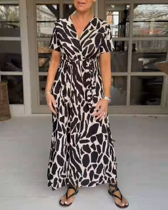 Robe à manches courtes avec col en V