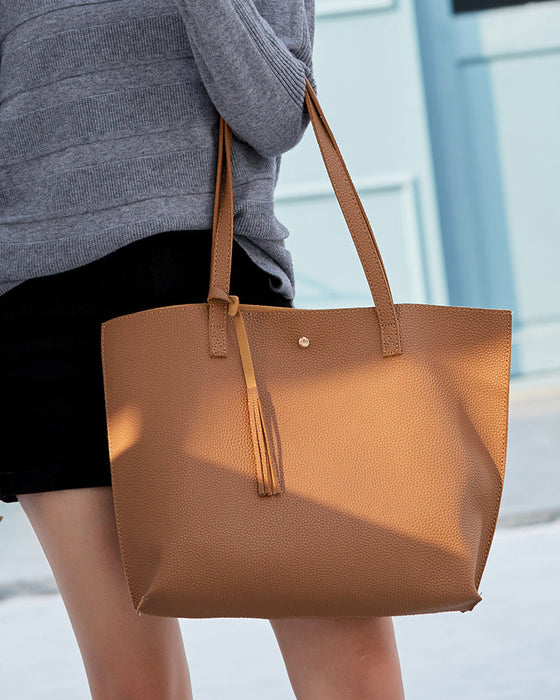 Capacité avec sac à bandoulière à pampilles de couleur unie avec grand