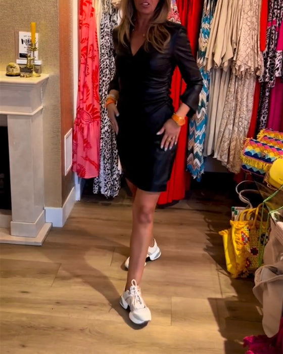 Robe moulante en PU à col en V