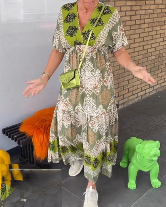 Robe décontractée à manches courtes et col en V imprimée